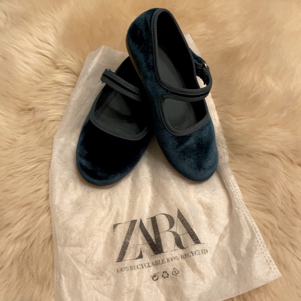 Zara velvet dark teal velvet Mary Jane child sz 28